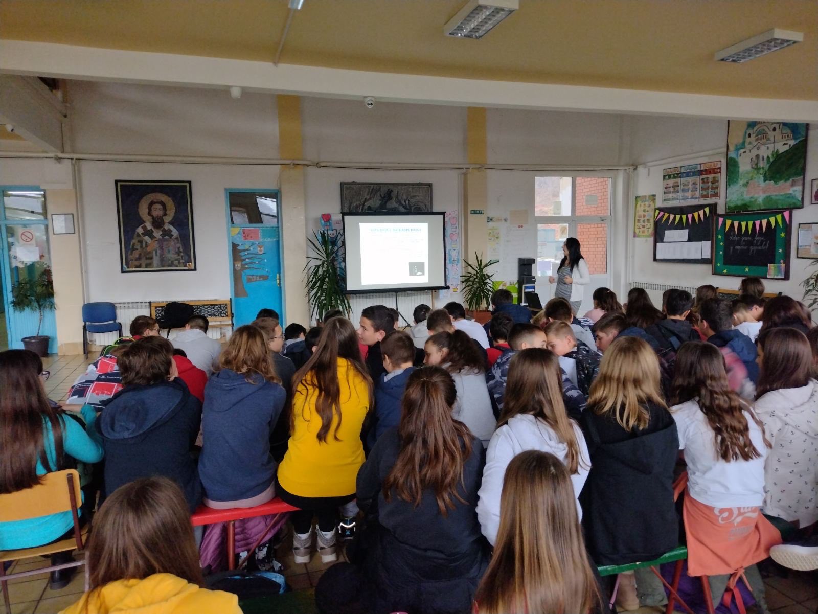 Dom zdravlja Gornji Milanovac Tim za promotivne aktivnosti povodom meseca posvećenosti borbi protiv svih vidova zavisnosti obišao osnovnu školu Sveti Sava