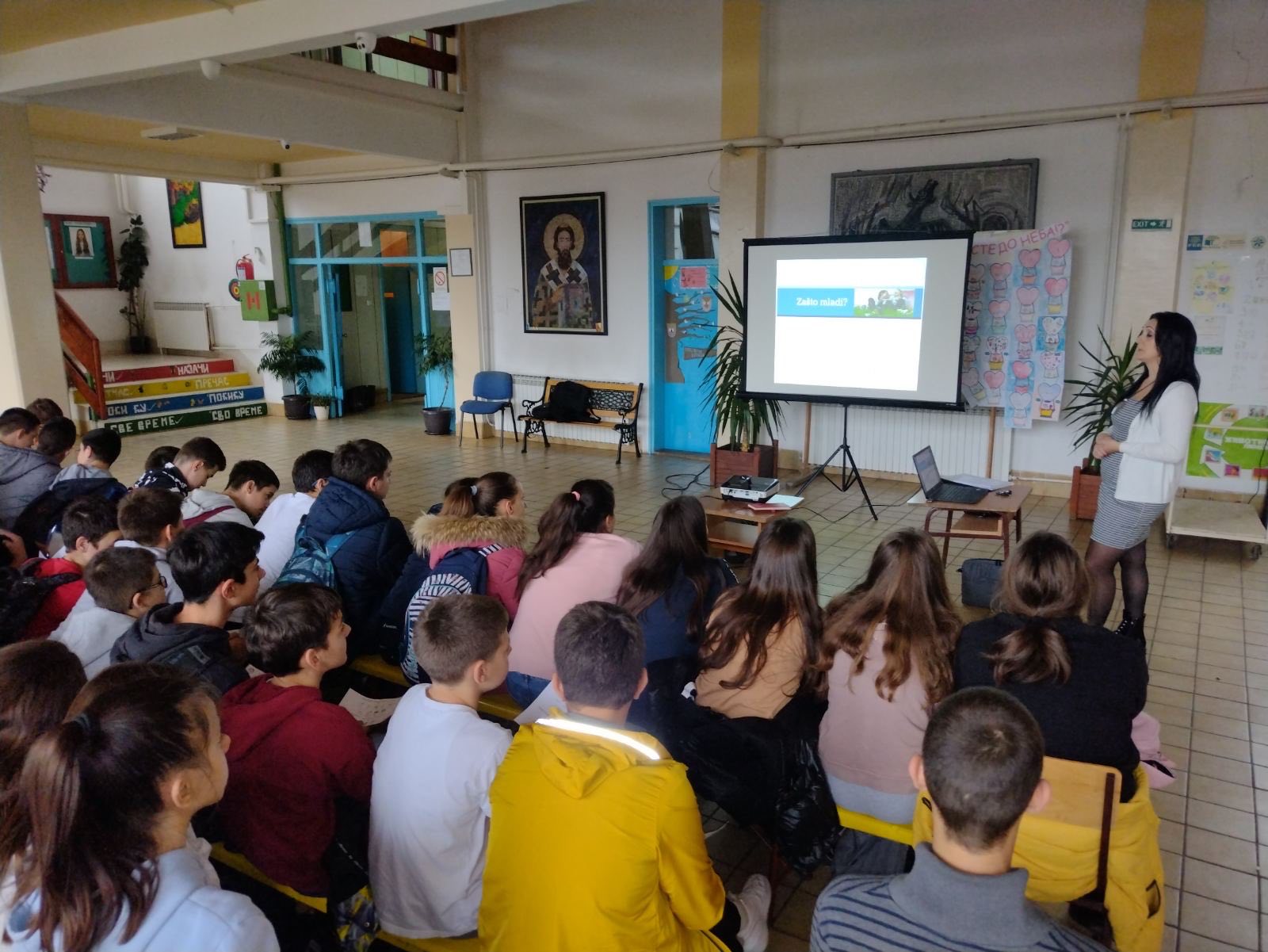Dom zdravlja Gornji Milanovac Tim za promotivne aktivnosti povodom meseca posvećenosti borbi protiv svih vidova zavisnosti obišao osnovnu školu Sveti Sava